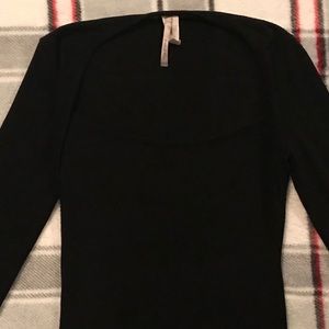 Women’s black sweater Small